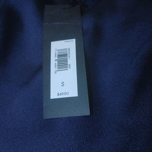 SoldBANANA REPUBLIC scalloped silk tank top - Picture 4 of 4